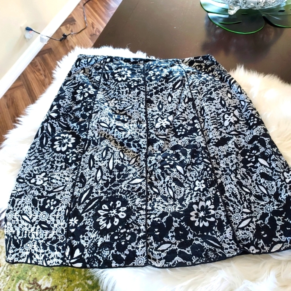 Nine West Nine & Co. Black & White Cotton Eyelet A-line Skirt w Side Zip.
